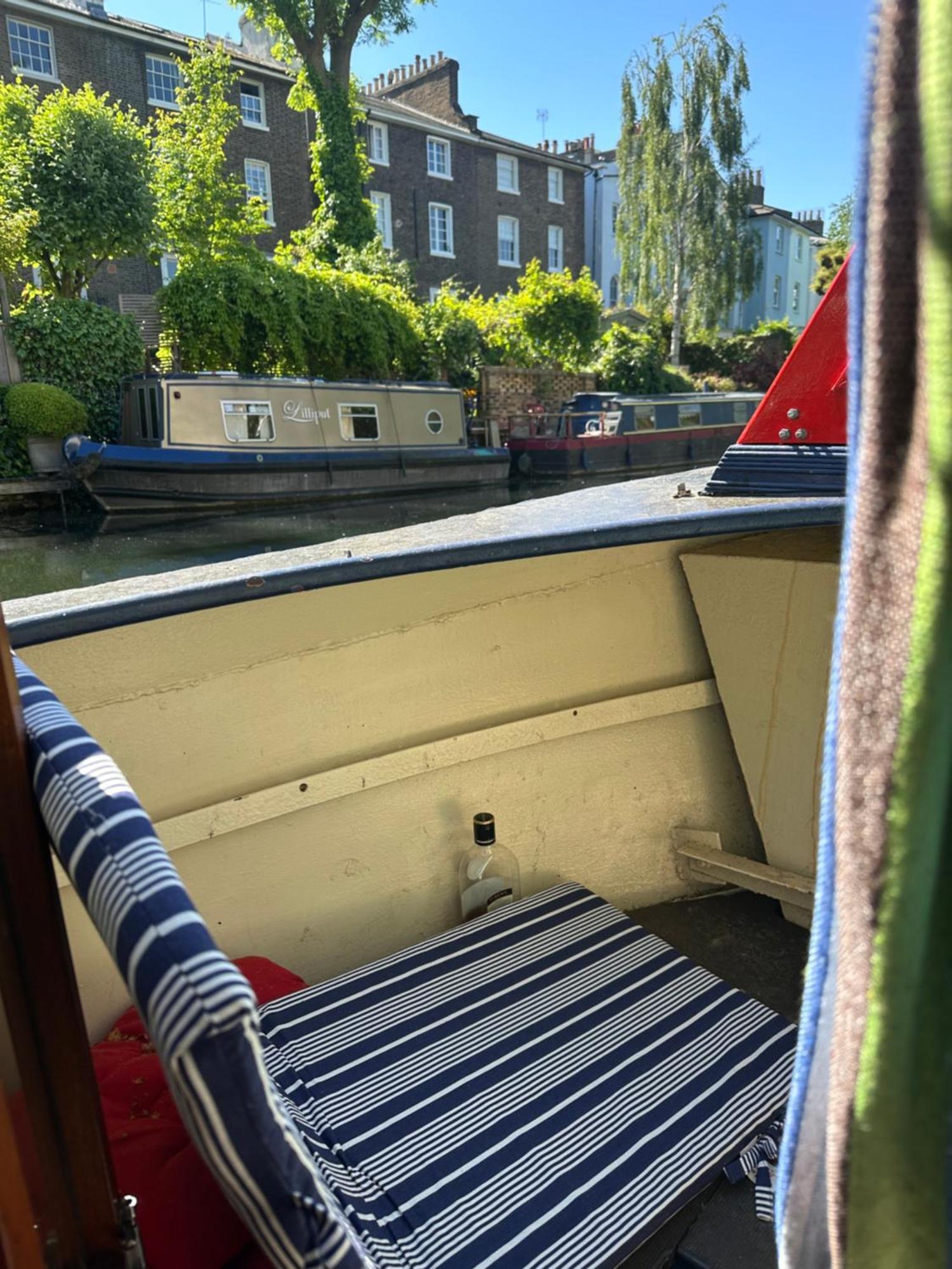 Canal Boat In Londen
